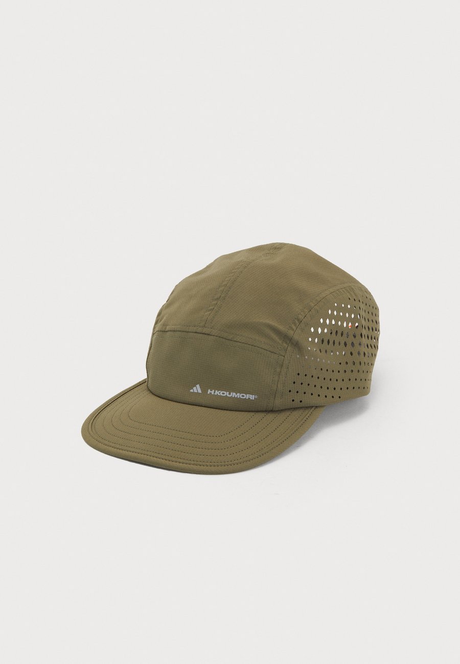 Бейсболка Adidas Performance HERMANOS KOUMORI , Olive Strata/Silver-Coloured/Khaki
Бейсболка Adidas Performance HERMANOS KOUMORI , Olive Strata/Silver-Coloured/Khaki