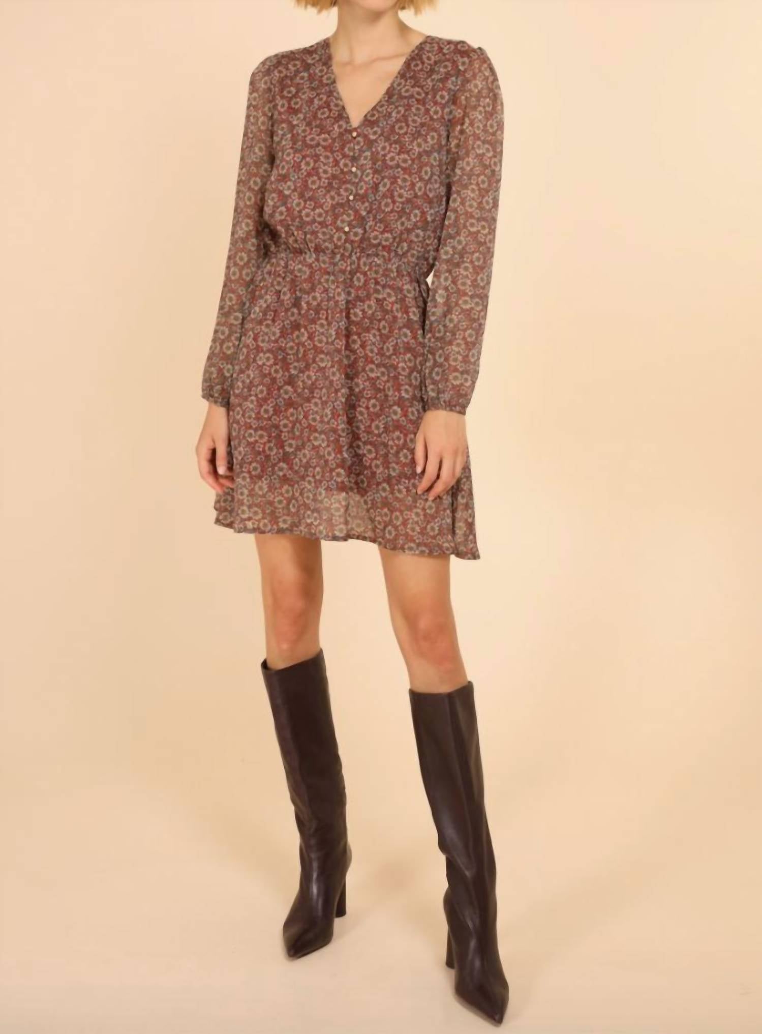 Платье Delphine с красным цветочным принтом Calie Paris
Платье Delphine с красным цветочным принтом Calie Paris