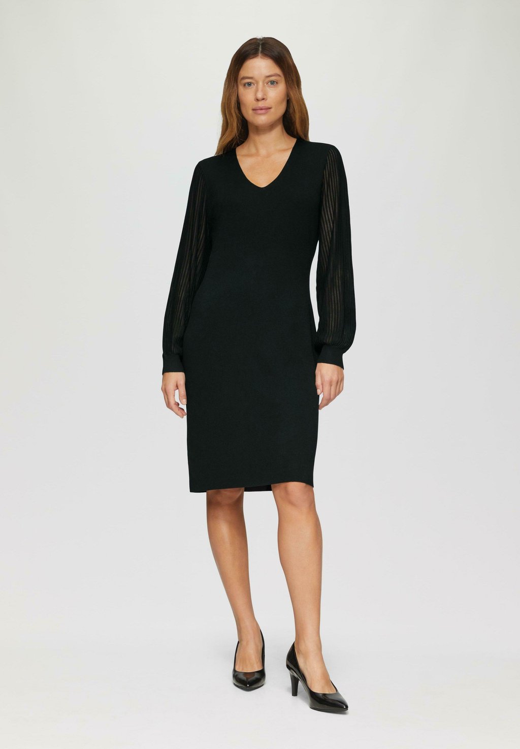 Платье-джемпер MIT SEMITRANSPARENTEN ÄRMELN s.Oliver BLACK LABEL, черный 
Платье-джемпер MIT SEMITRANSPARENTEN ÄRMELN s.Oliver BLACK LABEL, черный