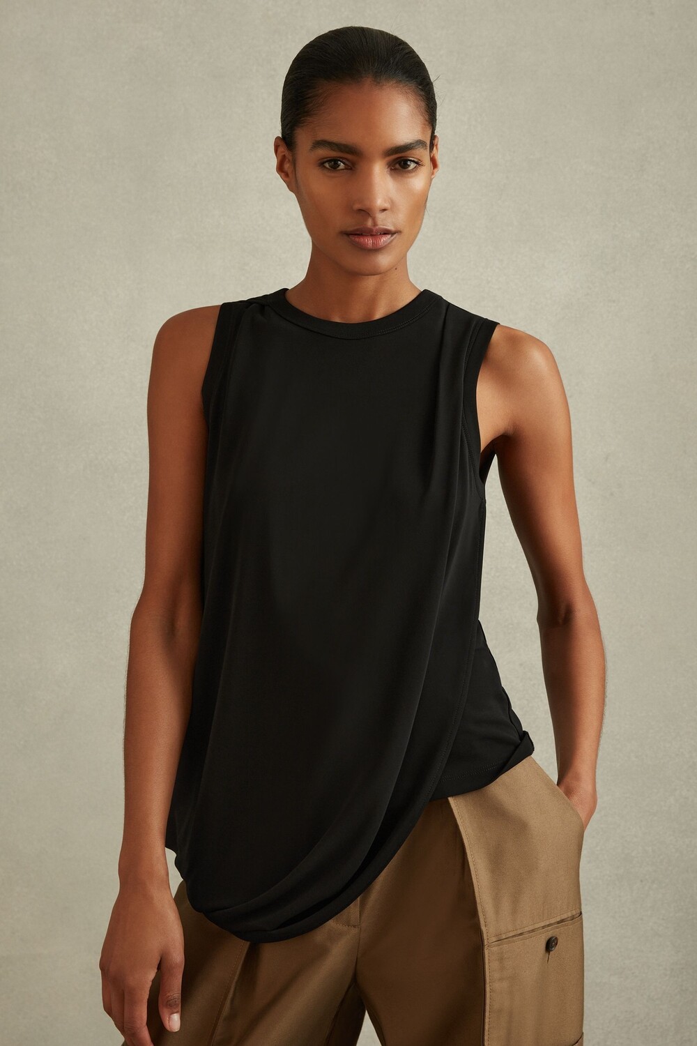 Блузка Elva с драпировкой Reiss, черный 
Блузка Elva с драпировкой Reiss, черный