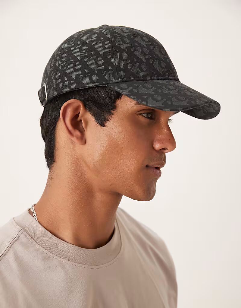 Кепка с монограммой Calvin Klein Jeans черного цвета
Кепка с монограммой Calvin Klein Jeans черного цвета