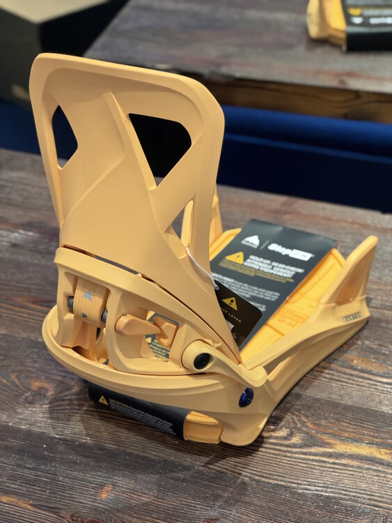 Новые крепления Burton step on для мужчин и женщин, от начинающих до продвинутых, быстросъемные для сноуборда w26 оранжевый single backboard мужские m
Новые крепления Burton step on для мужчин и женщин, от начинающих до продвинутых, быстросъемные для сноуборда w26 оранжевый single backboard мужские m