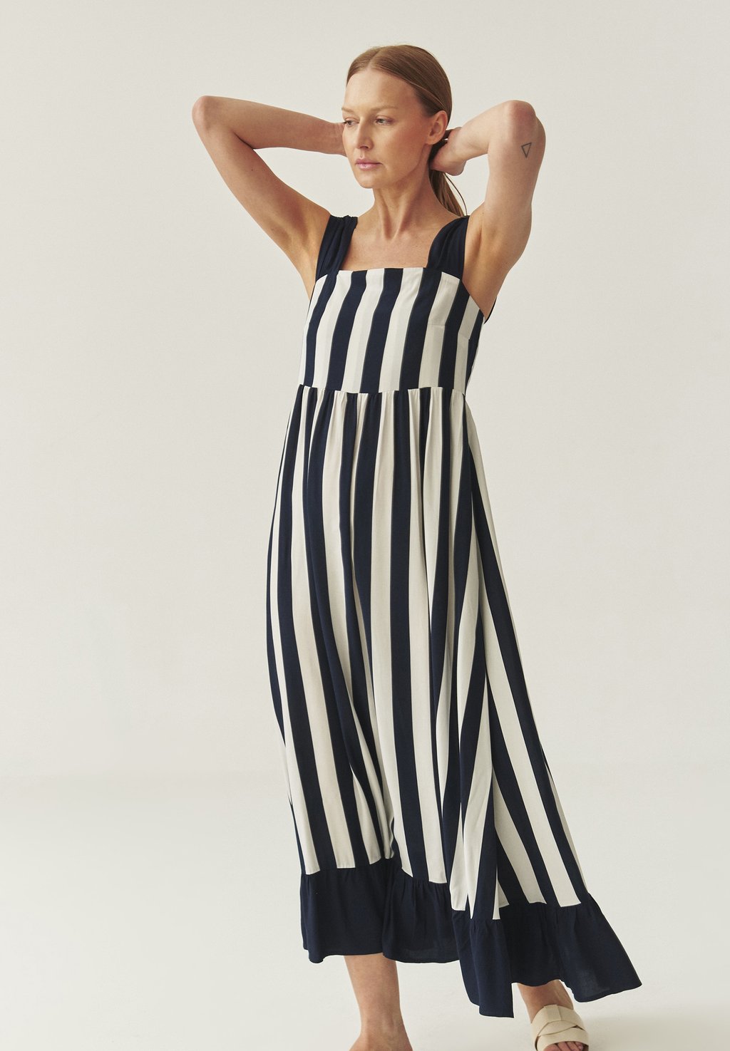 Платье макси DALIANA TATUUM, темно-синий
Платье макси DALIANA TATUUM, темно-синий