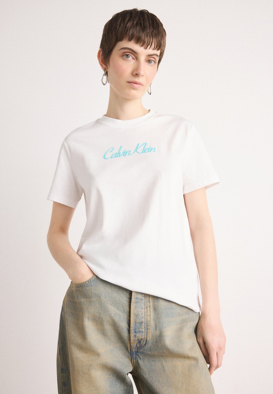 Футболка Calvin Klein Jeans CLASSIC LOGO TEE, Brilliant White/White, Белый, Футболка Calvin Klein Jeans CLASSIC LOGO TEE, Brilliant White/White
Футболка Calvin Klein Jeans CLASSIC LOGO TEE, Brilliant White/White, Белый, Футболка Calvin Klein Jeans CLASSIC LOGO TEE, Brilliant White/White
