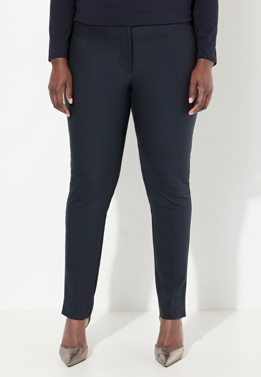 Брюки BENGALIN Ulla Popken, темно-синий
Брюки BENGALIN Ulla Popken, темно-синий