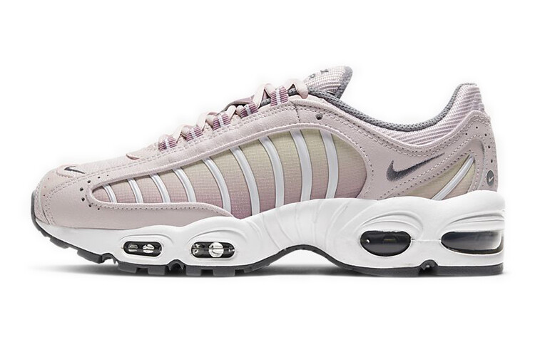 Кроссовки Nike Air Max Tailwind для женщин
Кроссовки Nike Air Max Tailwind для женщин