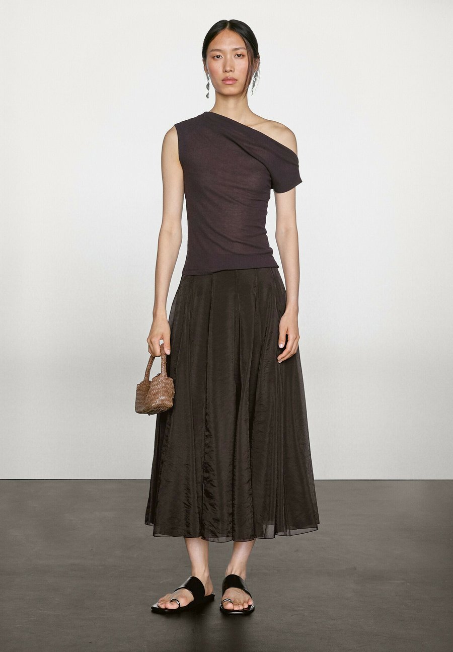 Футболка Massimo Dutti SLEEVELESS ASYMMETRIC CUT, Brown
Футболка Massimo Dutti SLEEVELESS ASYMMETRIC CUT, Brown