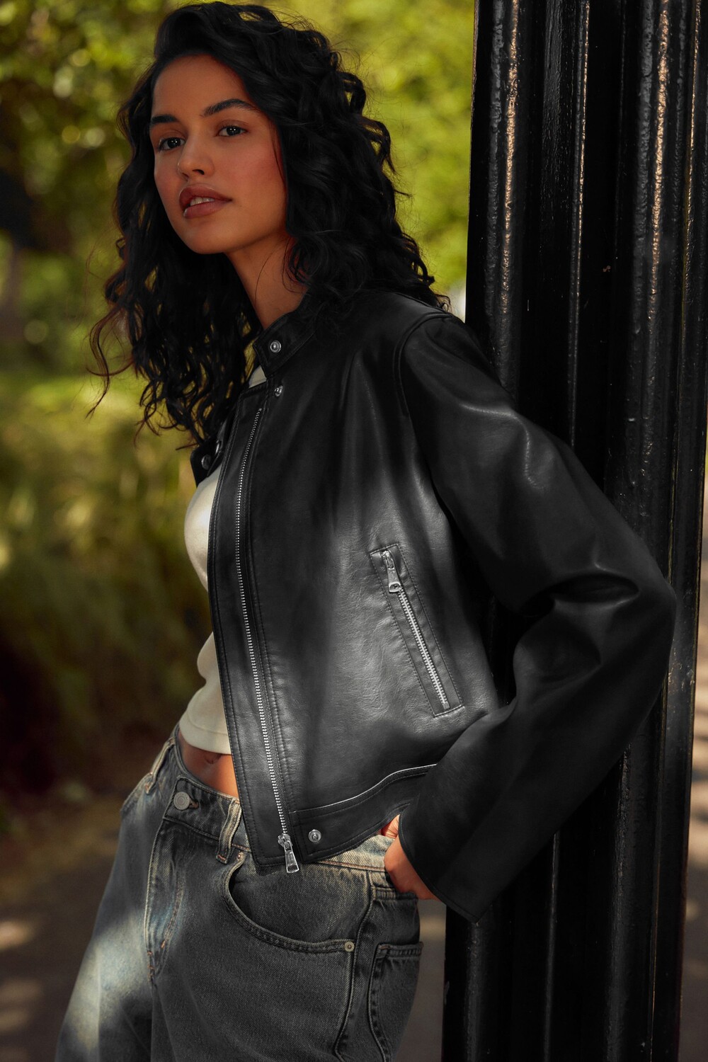 Куртка байкерская без воротника из искусственной кожи по центру спереди Next, черный
Куртка байкерская без воротника из искусственной кожи по центру спереди Next, черный