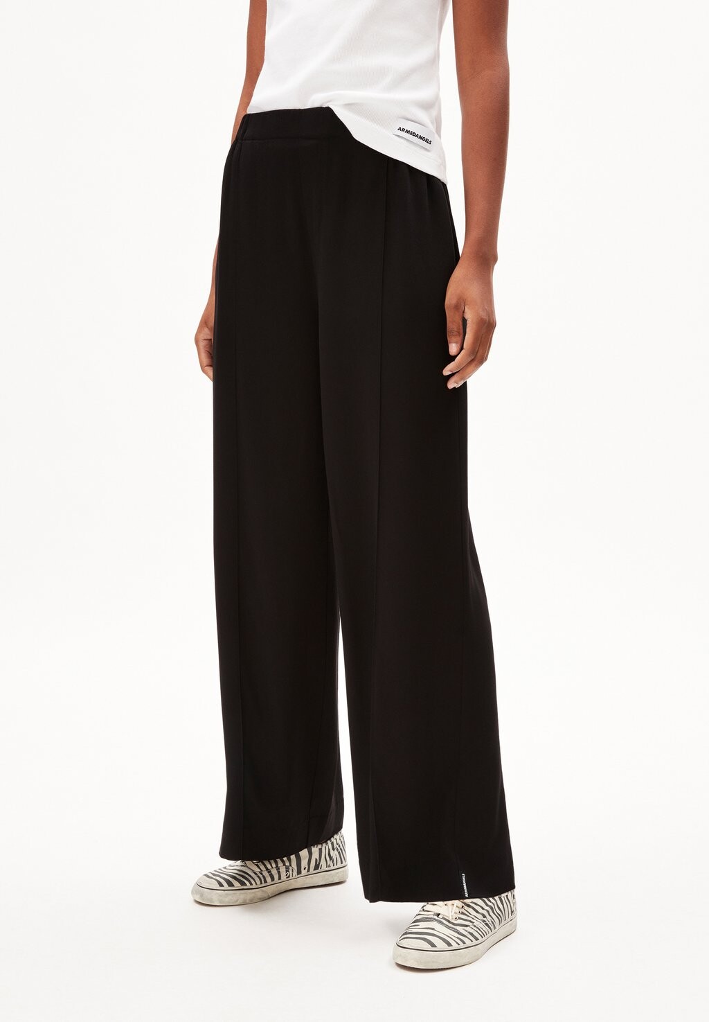 Брюки JONVAALIE ARMEDANGELS, цвет black
Брюки JONVAALIE ARMEDANGELS, цвет black