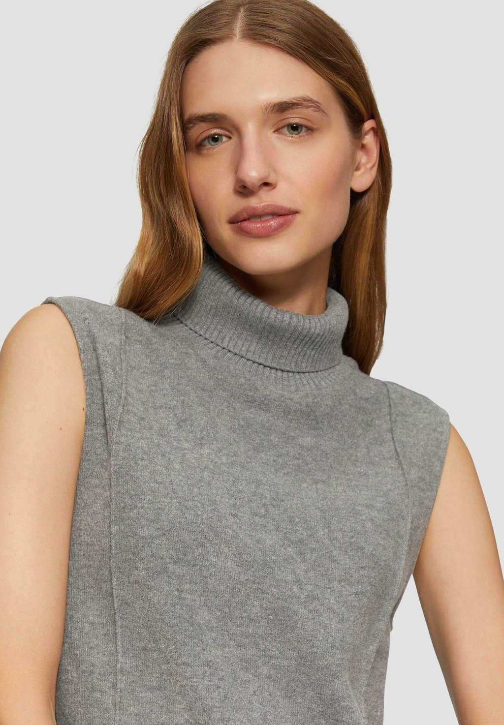 Топ TURTLENECK s.Oliver, темно-серый
Топ TURTLENECK s.Oliver, темно-серый