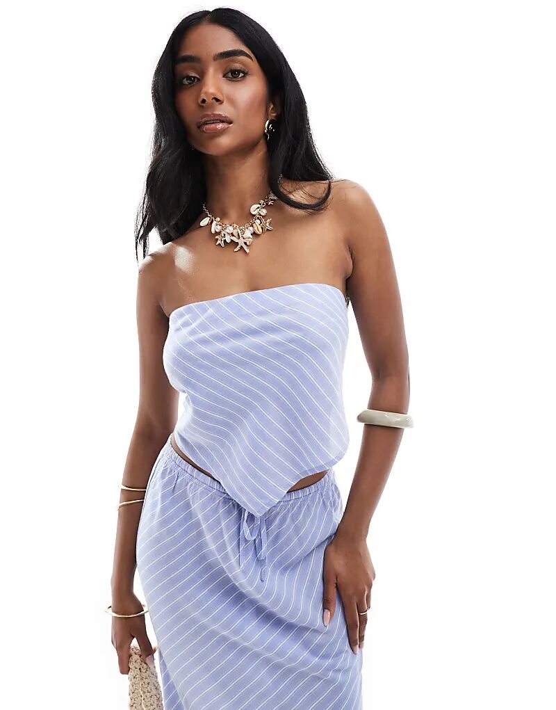 Топ в диагональную синюю полоску
Топ в диагональную синюю полоску