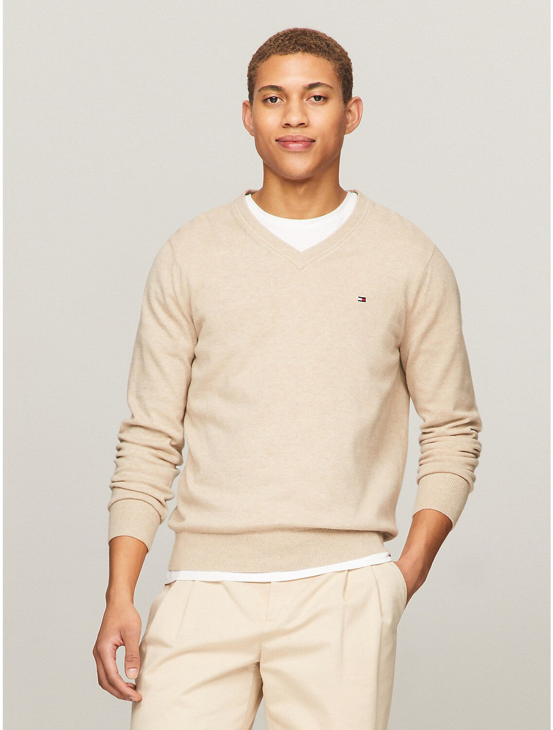 Мужской свитер с v-образным вырезом и логотипом Tommy Hilfiger, цвет Semolina Heather
Мужской свитер с v-образным вырезом и логотипом Tommy Hilfiger, цвет Semolina Heather