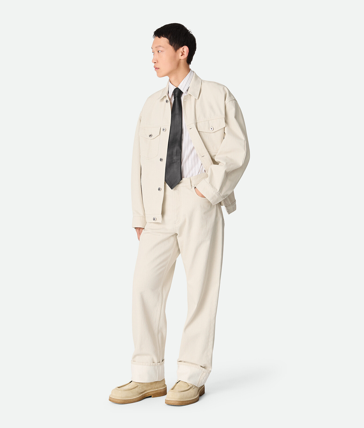 Colored turned up jeans BOTTEGA VENETA, бледный безе
Colored turned up jeans BOTTEGA VENETA, бледный безе