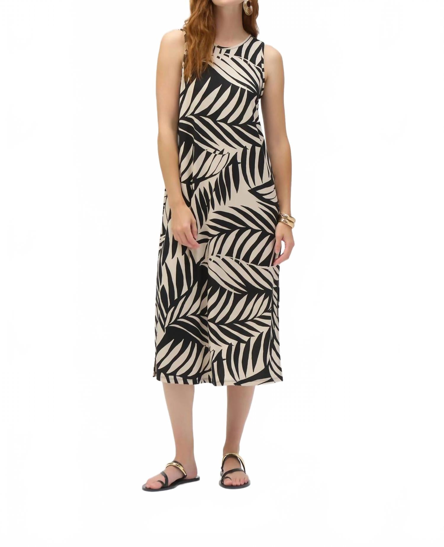 Черно-лунный миди-сарафан с тропическим принтом Joseph Ribkoff
Черно-лунный миди-сарафан с тропическим принтом Joseph Ribkoff