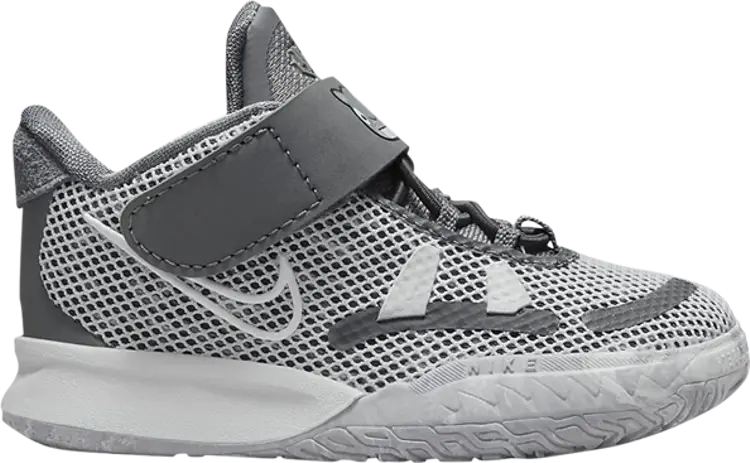 Кроссовки Nike Kyrie 7 SE TD 'Chip', серый
Кроссовки Nike Kyrie 7 SE TD 'Chip', серый