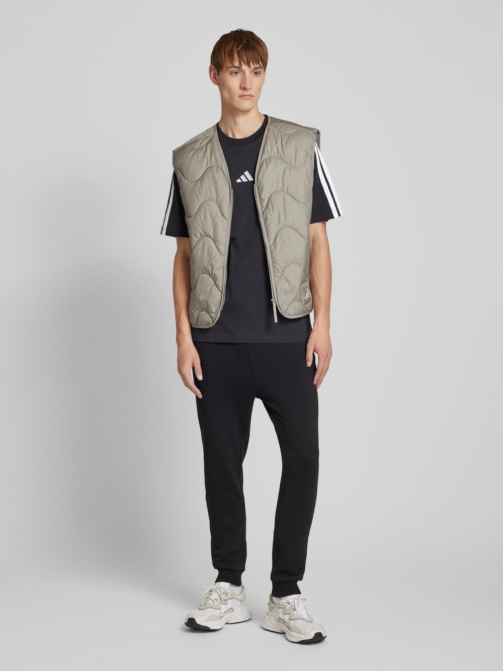 Стеганый жилет с нашивкой-логотипом модель «NUGANIC» ADIDAS SPORTSWEAR, серо-коричневый
Стеганый жилет с нашивкой-логотипом модель «NUGANIC» ADIDAS SPORTSWEAR, серо-коричневый