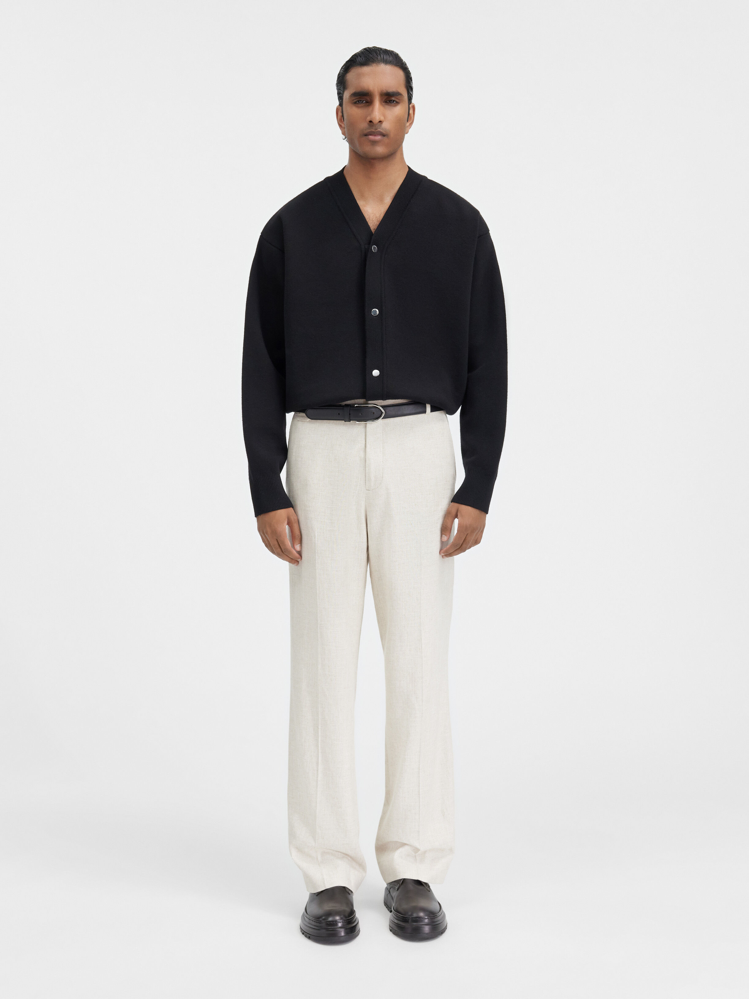 Кардиган на пуговицах JACQUEMUS The buttoned cardigan, черный
Кардиган на пуговицах JACQUEMUS The buttoned cardigan, черный