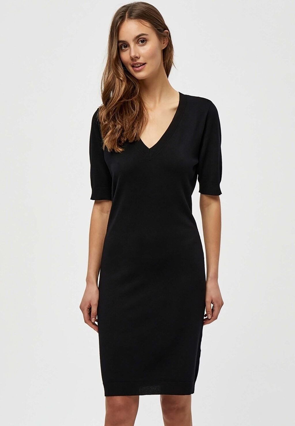 Платье-футляр Minus, черный
Платье-футляр Minus, черный
