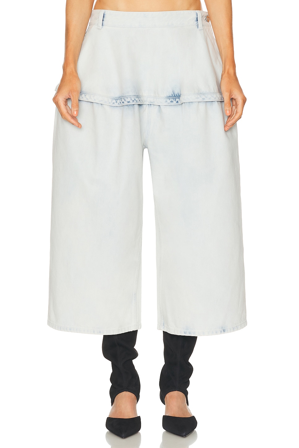 Бермуды с баской Alaïa, Bleu Givre
Бермуды с баской Alaïa, Bleu Givre