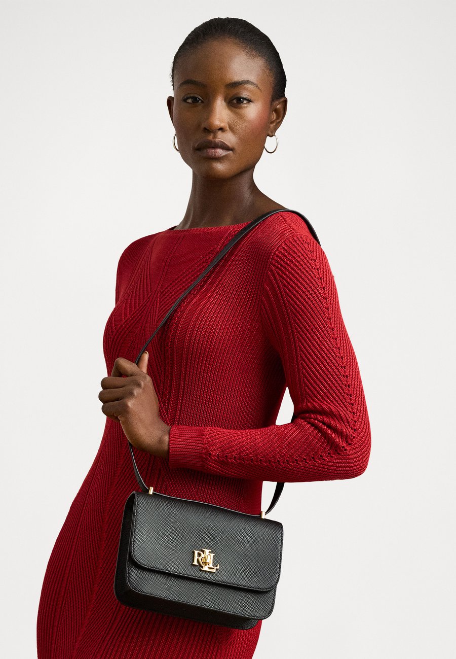Сумка кросс-боди Lauren Ralph Lauren CROSSHATCH LEATHER MEDIUM SOPHEE BAG, Black
Сумка кросс-боди Lauren Ralph Lauren CROSSHATCH LEATHER MEDIUM SOPHEE BAG, Black