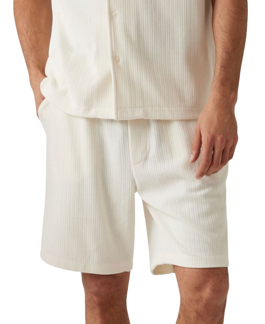 Мужские шорты Baron из фактурного трикотажа GUESS, Pearl White
Мужские шорты Baron из фактурного трикотажа GUESS, Pearl White