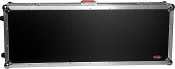 Тонкий дорожный чемодан 88 Note с колесами Gator G-TOUR-88V2SL 
Тонкий дорожный чемодан 88 Note с колесами Gator G-TOUR-88V2SL