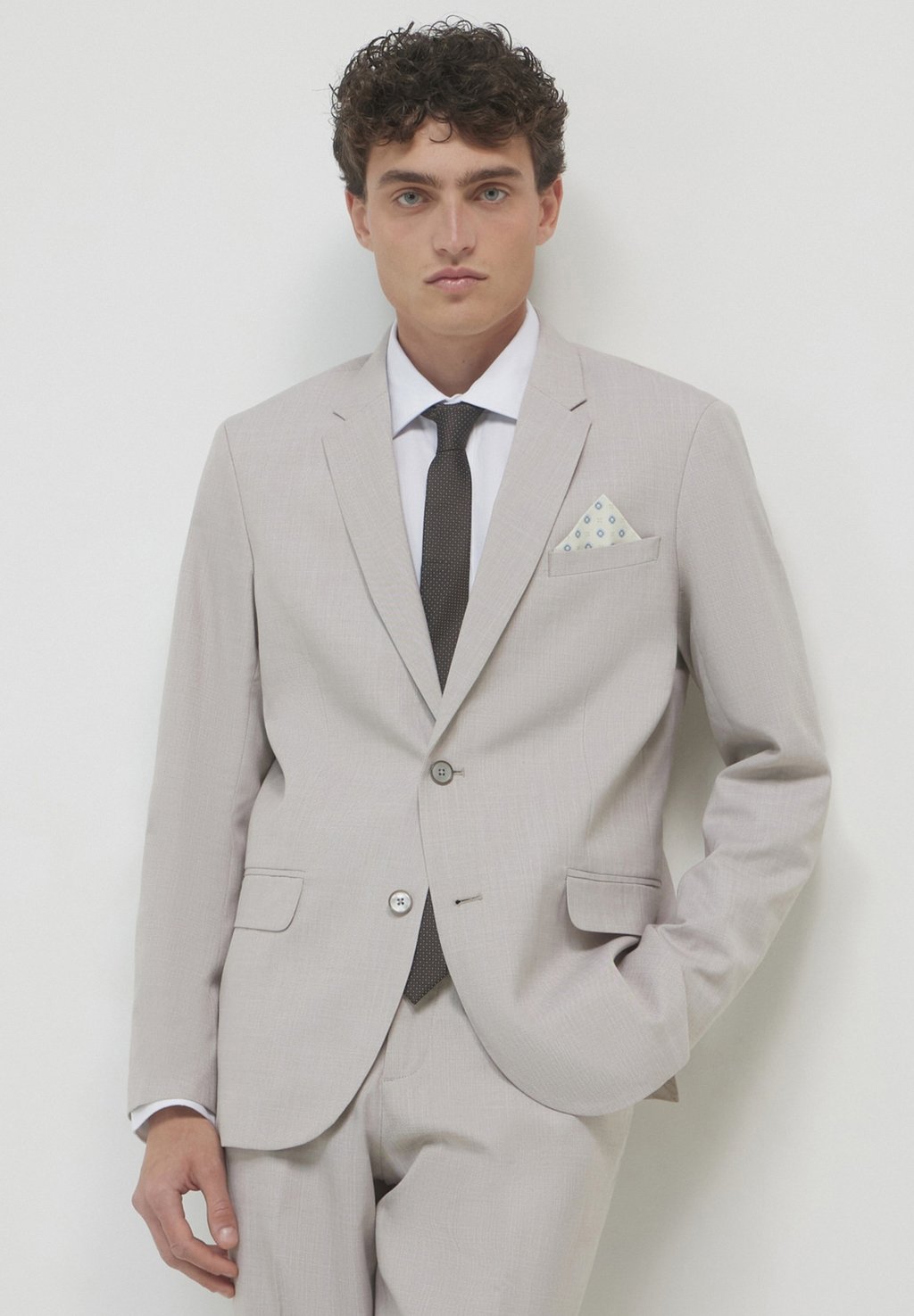 Пиджак-блейзер MONOPETTO Calliope, светло-серый
Пиджак-блейзер MONOPETTO Calliope, светло-серый