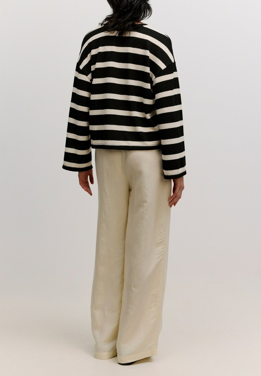 Вязаный свитер LONIE EDITED, черный
Вязаный свитер LONIE EDITED, черный