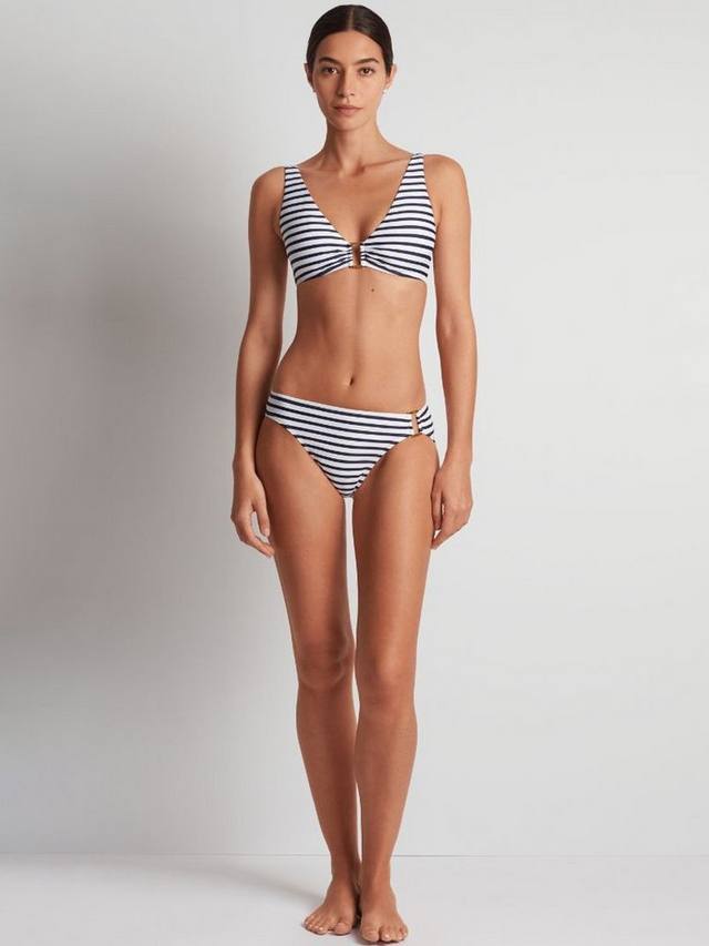 Топ бикини Ring Front в морском стиле с полосками Luxe Ralph Lauren, Navy/Multi
Топ бикини Ring Front в морском стиле с полосками Luxe Ralph Lauren, Navy/Multi