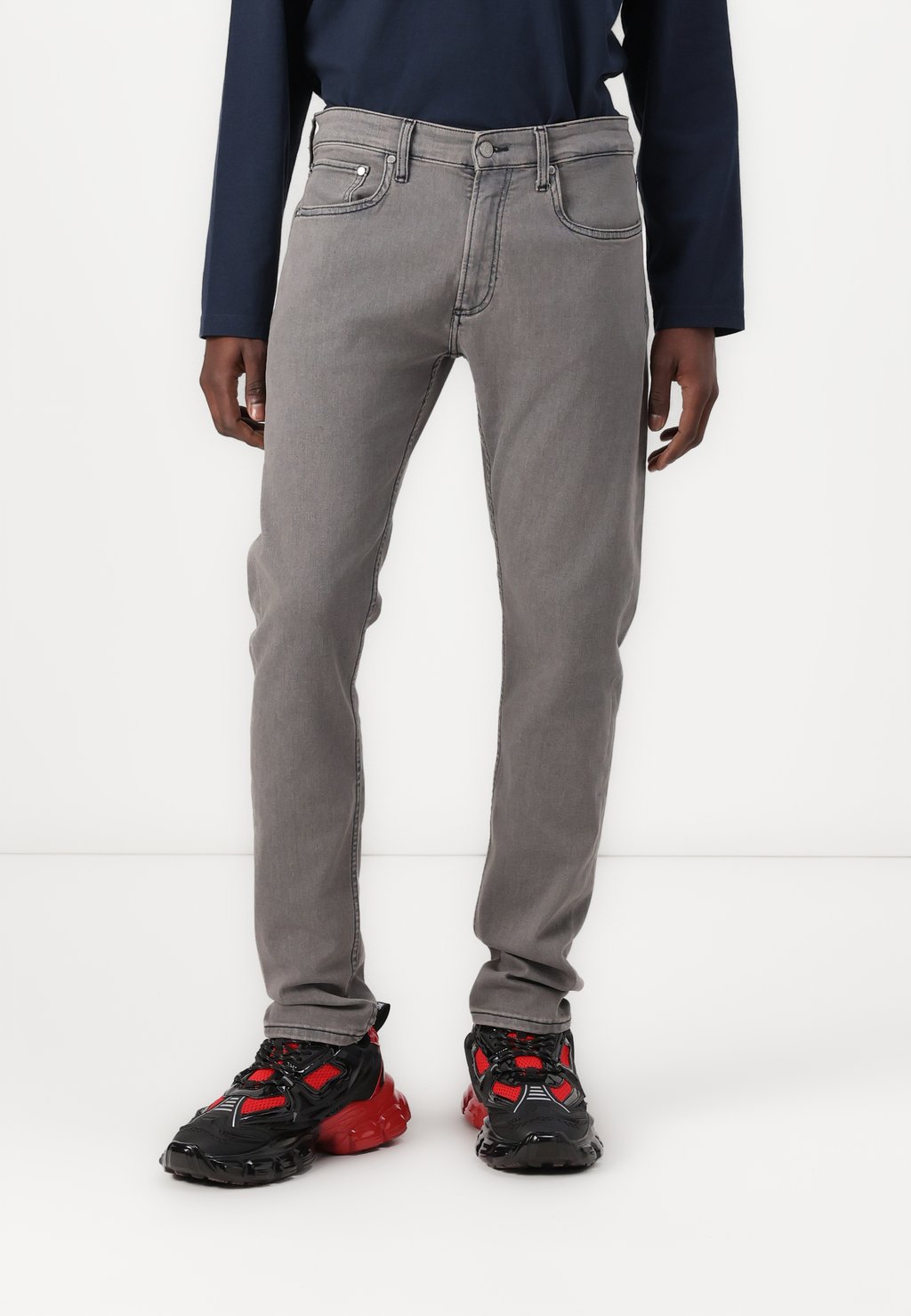 Джинсы облегающего кроя SLIM FIT Red Bull Racing x Pepe Jeans, цвет Denim
Джинсы облегающего кроя SLIM FIT Red Bull Racing x Pepe Jeans, цвет Denim