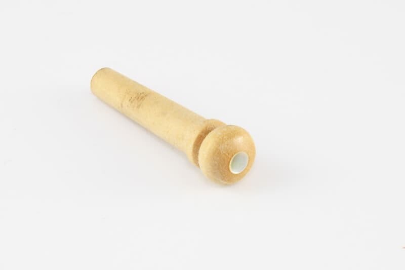 Набор из 6 штифтов для гитарного бриджа с прорезями - BOXWOOD WITH MOP DOTS Allparts BP-2853-080
Набор из 6 штифтов для гитарного бриджа с прорезями - BOXWOOD WITH MOP DOTS Allparts BP-2853-080
