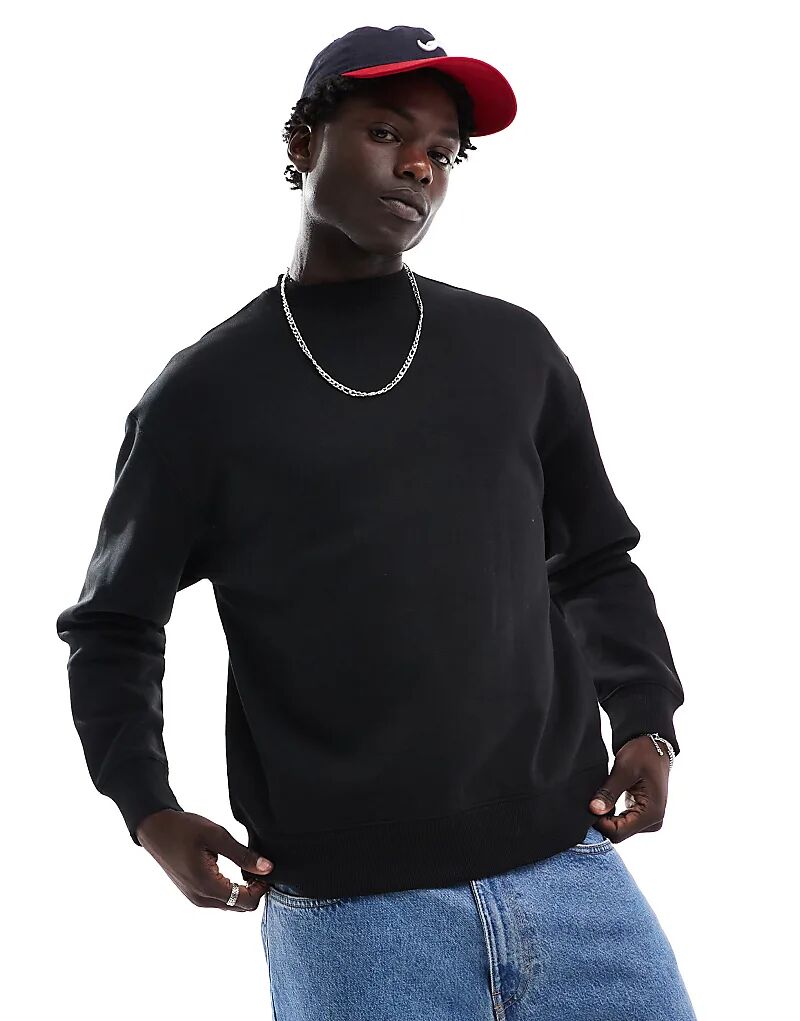 Толстовка черного цвета Pull&Bear
Толстовка черного цвета Pull&Bear