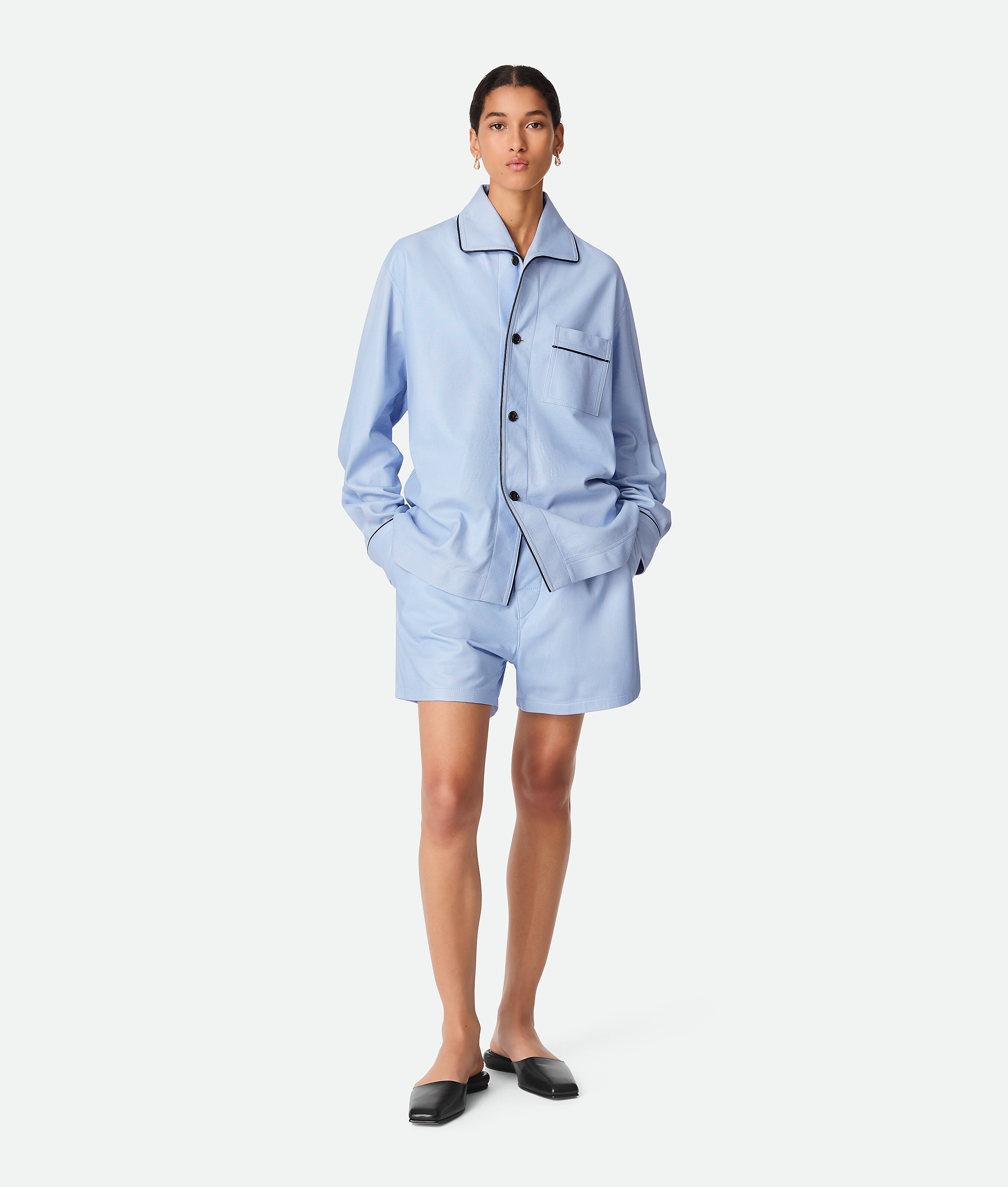 Рубашка из принтованной кожи Bottega Veneta, светло-голубой
Рубашка из принтованной кожи Bottega Veneta, светло-голубой