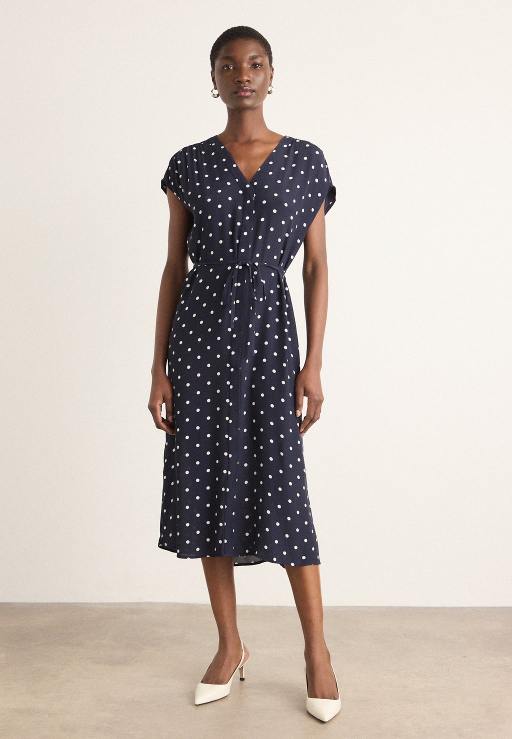 Повседневное платье PRINT CAFTAN DRESS GANT, темно-синий
Повседневное платье PRINT CAFTAN DRESS GANT, темно-синий