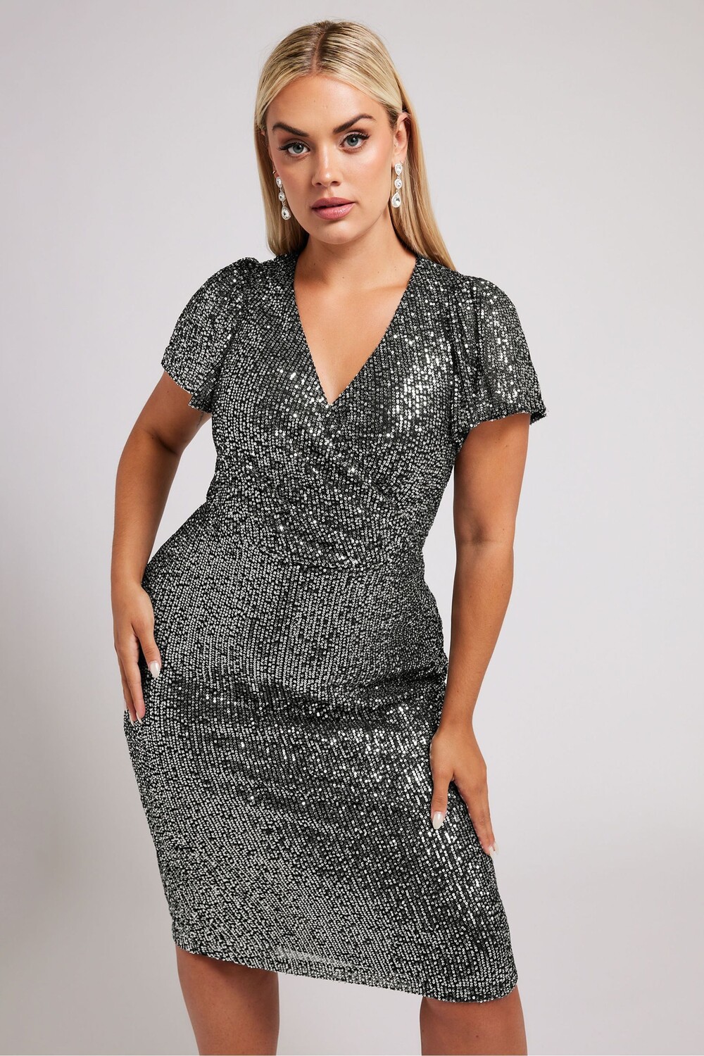 Платье халат с пайетками London Yours Curve, серебряный
Платье халат с пайетками London Yours Curve, серебряный