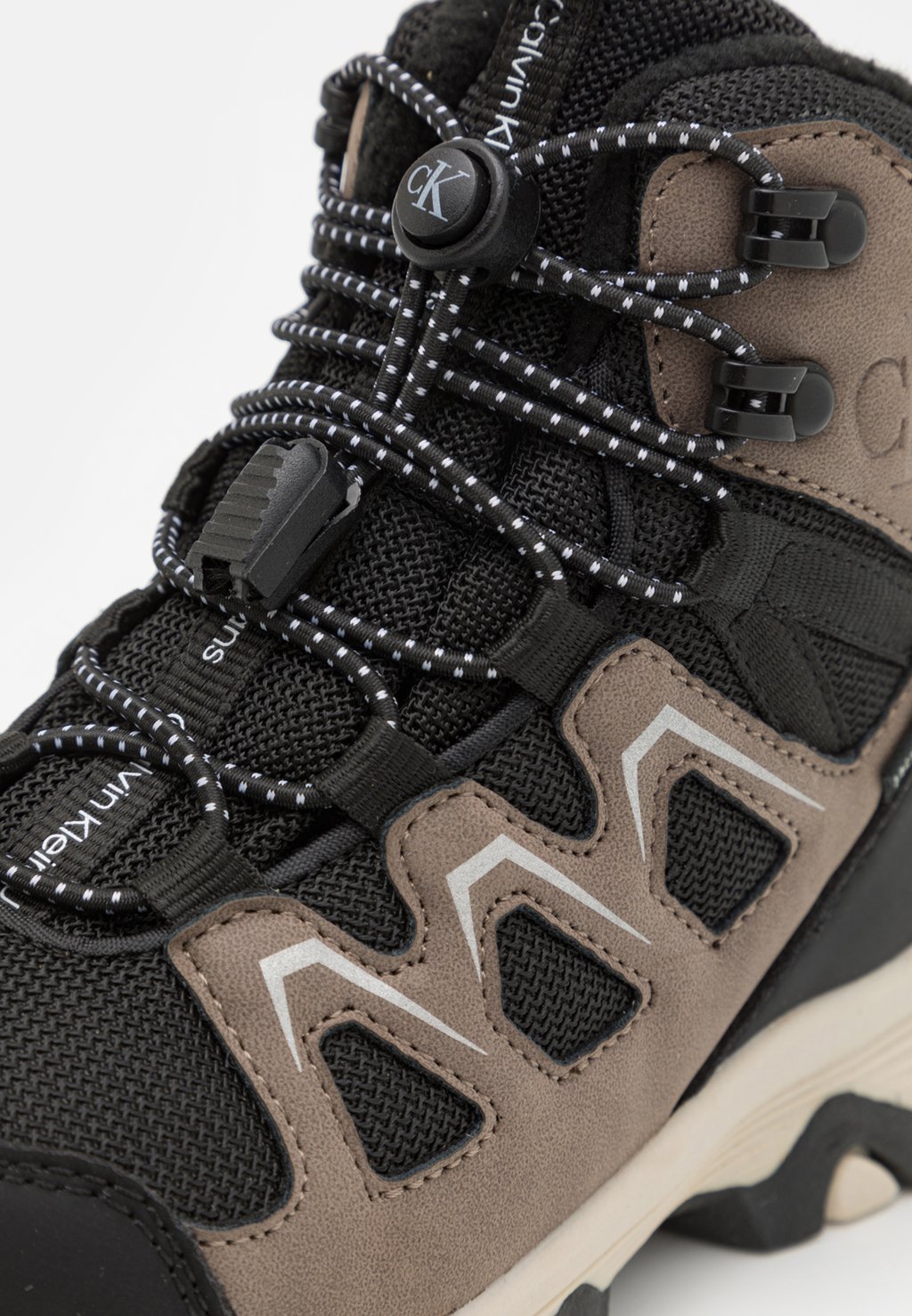 Ботильоны на шнуровке NEIL UNISEX Calvin Klein Jeans, черный
Ботильоны на шнуровке NEIL UNISEX Calvin Klein Jeans, черный