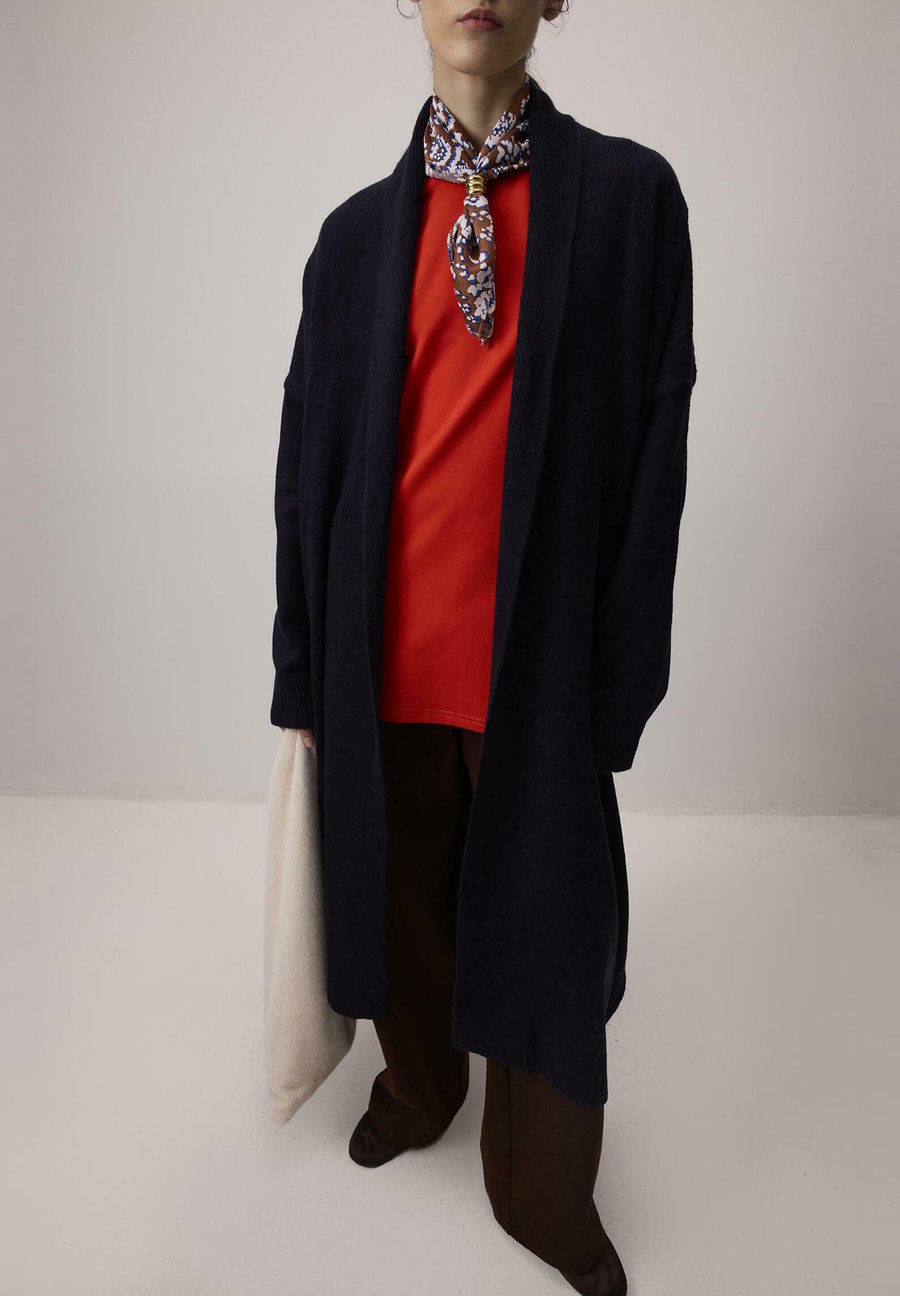 Кардиган Touché Privé LONG, Navy Blue/Dark Blue
Кардиган Touché Privé LONG, Navy Blue/Dark Blue