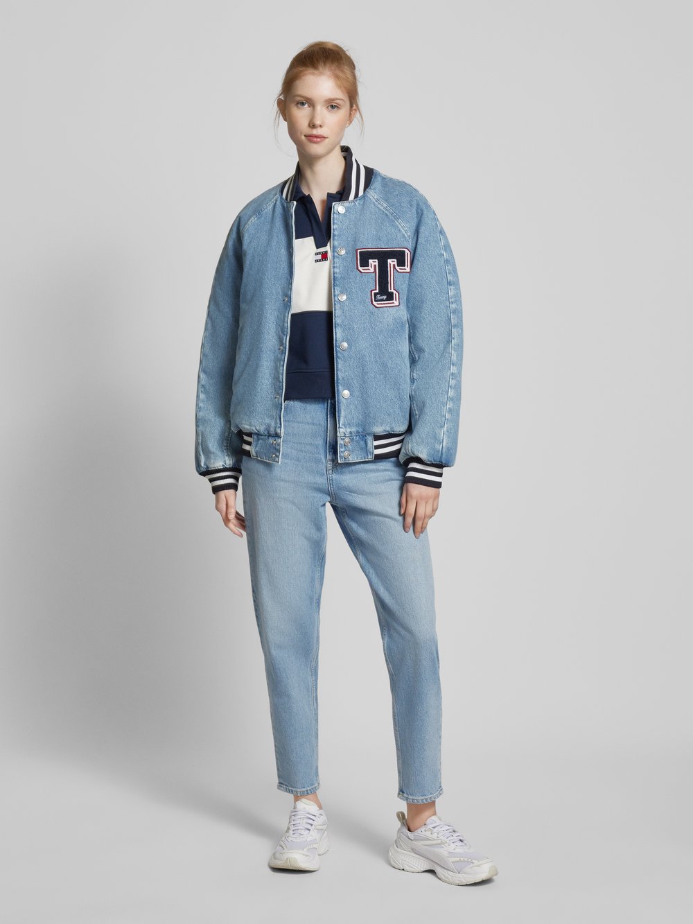 Джинсы Mom Fit с ультравысокой посадкой и пятью карманами Tommy Jeans, светло-голубой
Джинсы Mom Fit с ультравысокой посадкой и пятью карманами Tommy Jeans, светло-голубой