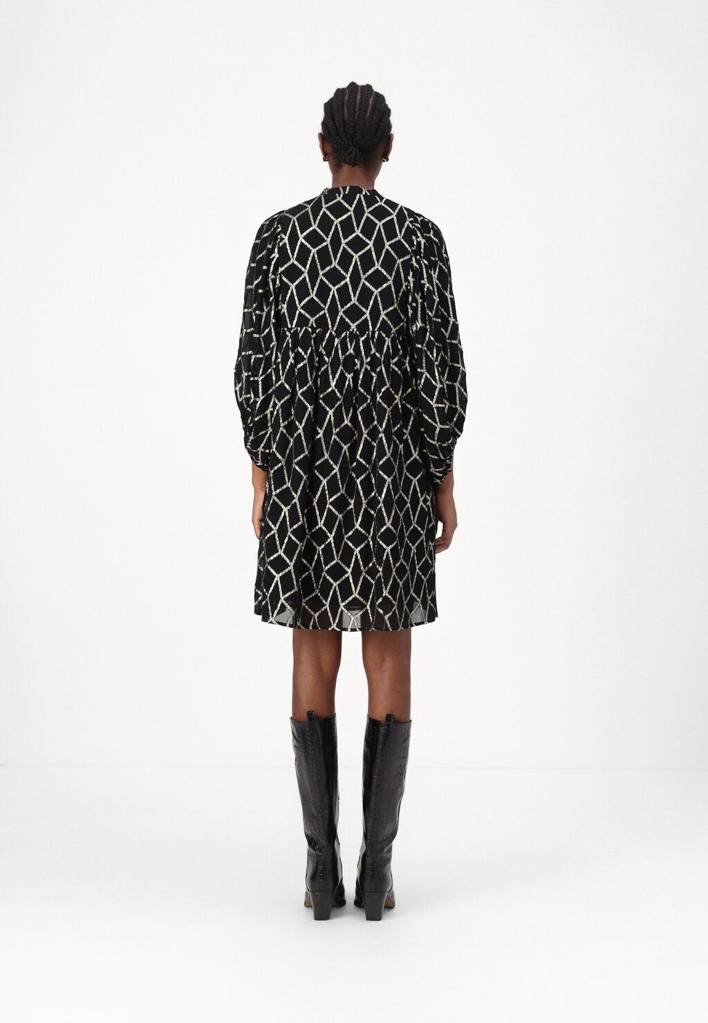 Коктейльное платье / Вечернее платье SCOMEBBSARINA DRESS Bruuns Bazaar, черный
Коктейльное платье / Вечернее платье SCOMEBBSARINA DRESS Bruuns Bazaar, черный