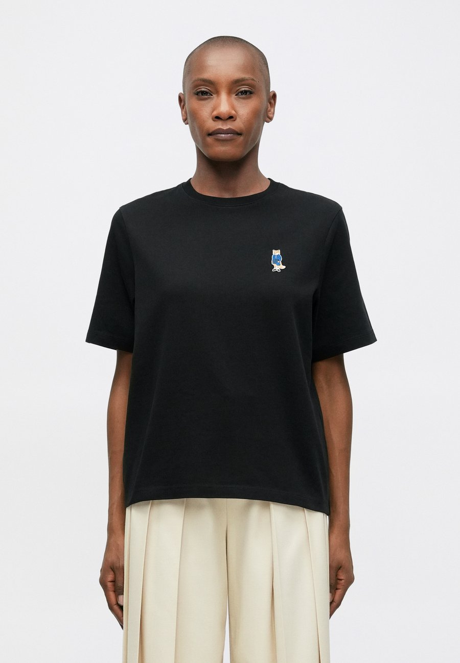 Футболка Maison Kitsuné DRESSED FOX COMFORT TEE, Black
Футболка Maison Kitsuné DRESSED FOX COMFORT TEE, Black