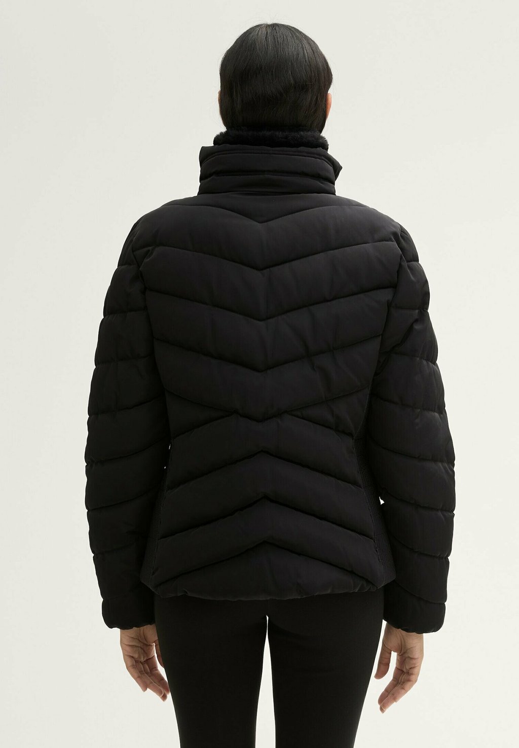 Зимняя куртка TOM TAILOR, черный
Зимняя куртка TOM TAILOR, черный