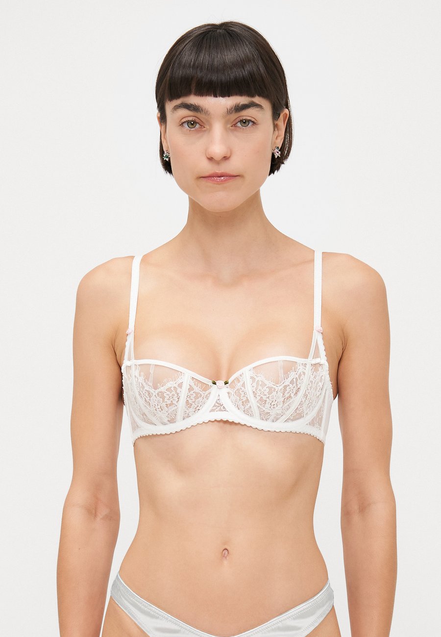 Бюстгальтер Agent Provocateur CLARISSA BRA , White
Бюстгальтер Agent Provocateur CLARISSA BRA , White
