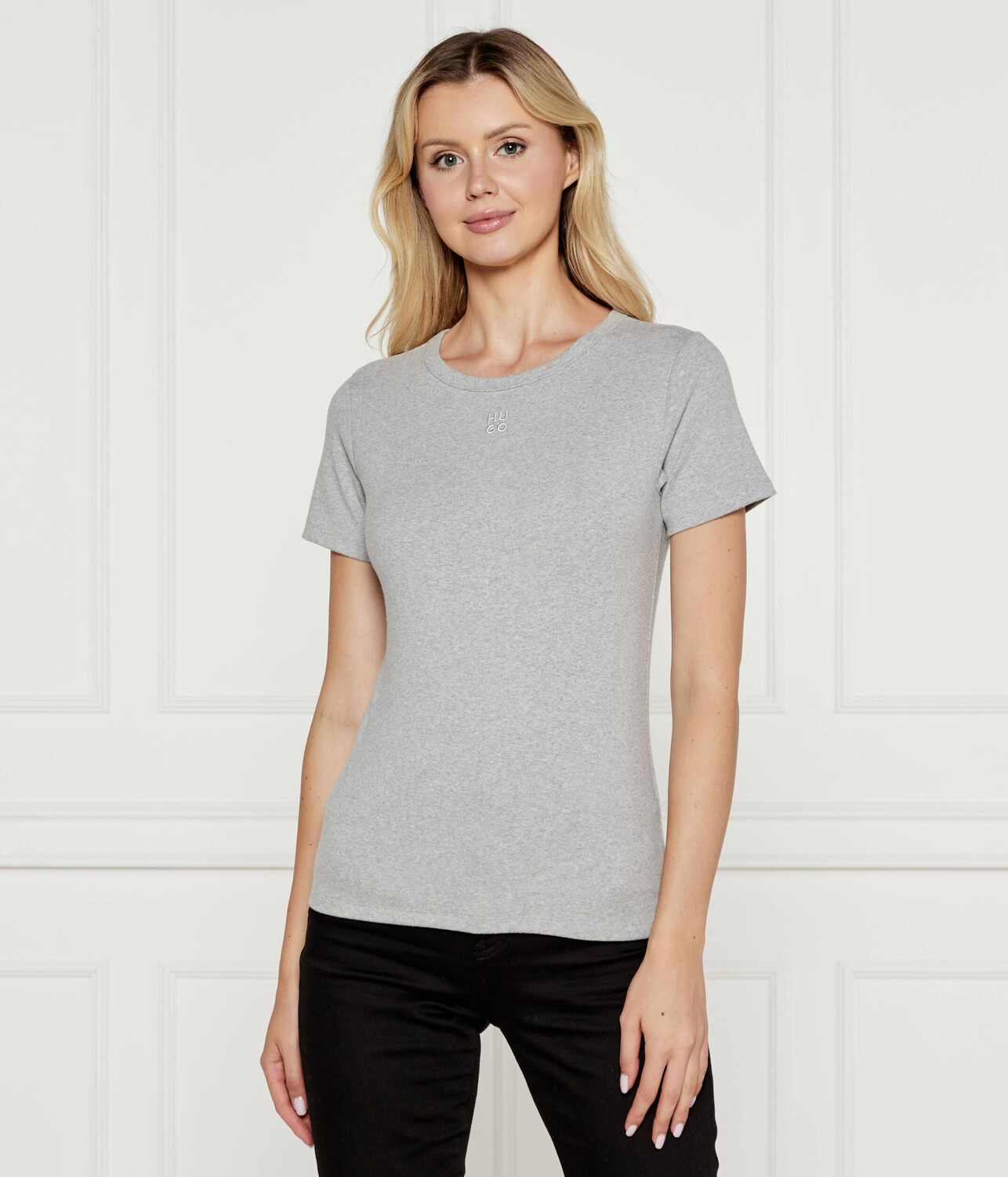 Футболка HUGO Deloris Regular Fit, серый
Футболка HUGO Deloris Regular Fit, серый