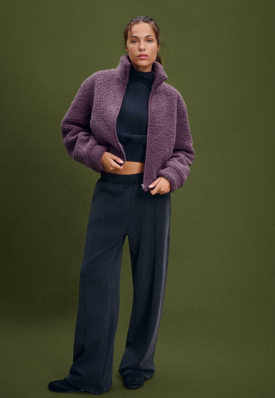 Флисовая куртка Stradivarius Fleece jacket, Lilac
Флисовая куртка Stradivarius Fleece jacket, Lilac