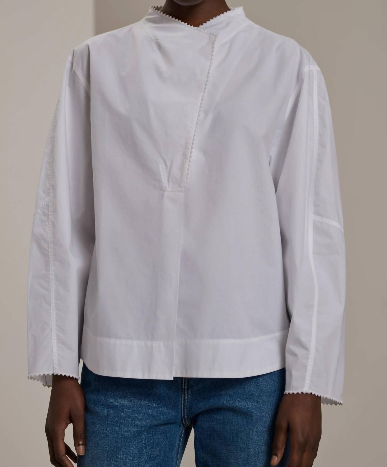 Футболка Berry в белом цвете Soeur
Футболка Berry в белом цвете Soeur