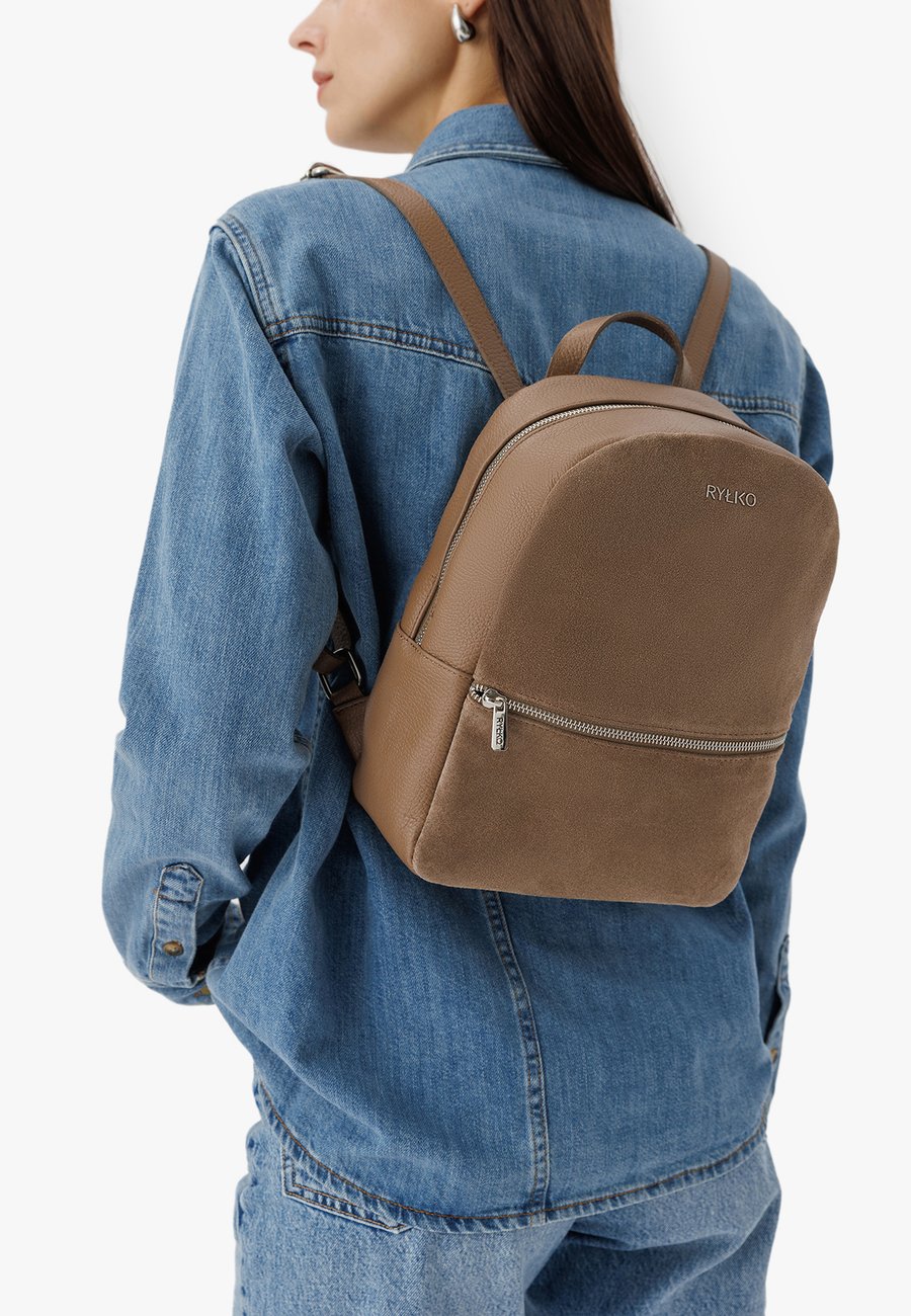 Рюкзак RYŁKO Rucksack, Beige
Рюкзак RYŁKO Rucksack, Beige