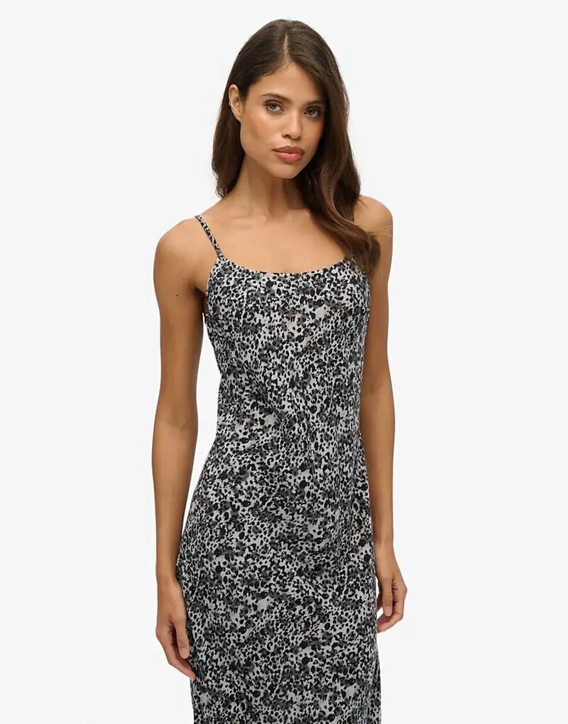 Платье-комбинация макси Superdry косого кроя с серым анималистичным принтом
Платье-комбинация макси Superdry косого кроя с серым анималистичным принтом