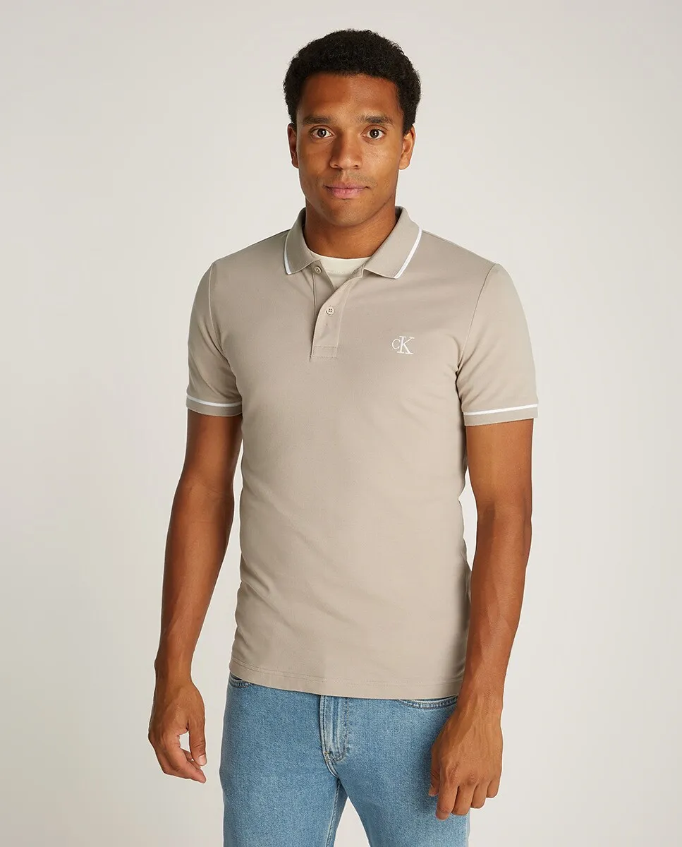 Мужская рубашка-поло узкого кроя с короткими рукавами из пике Calvin Klein Jeans, коричневый
Мужская рубашка-поло узкого кроя с короткими рукавами из пике Calvin Klein Jeans, коричневый