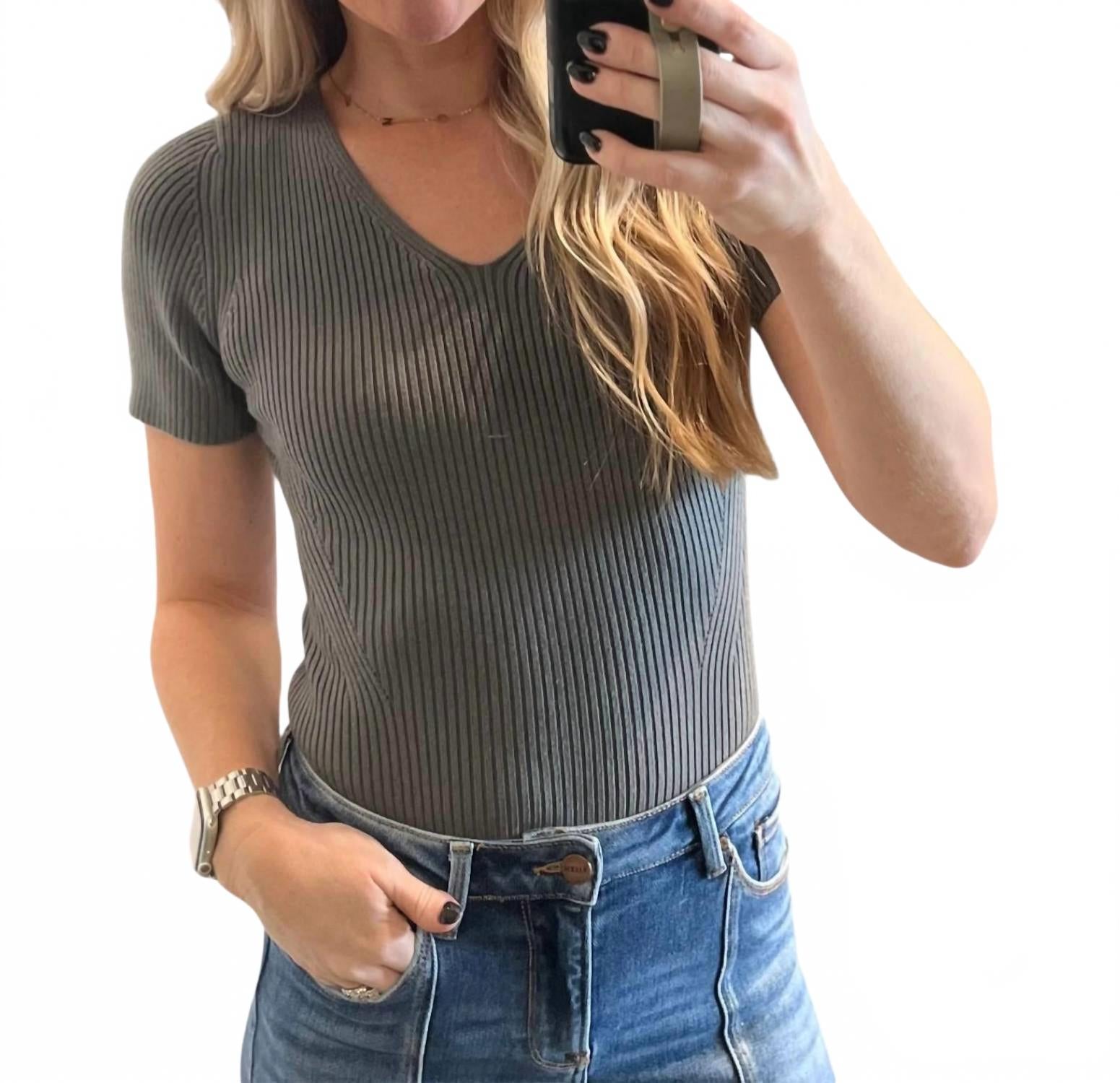 Рибленый трикотажный боди с коротким рукавом и трусиками-стрингой в оливковом цвете WISHLIST
Рибленый трикотажный боди с коротким рукавом и трусиками-стрингой в оливковом цвете WISHLIST