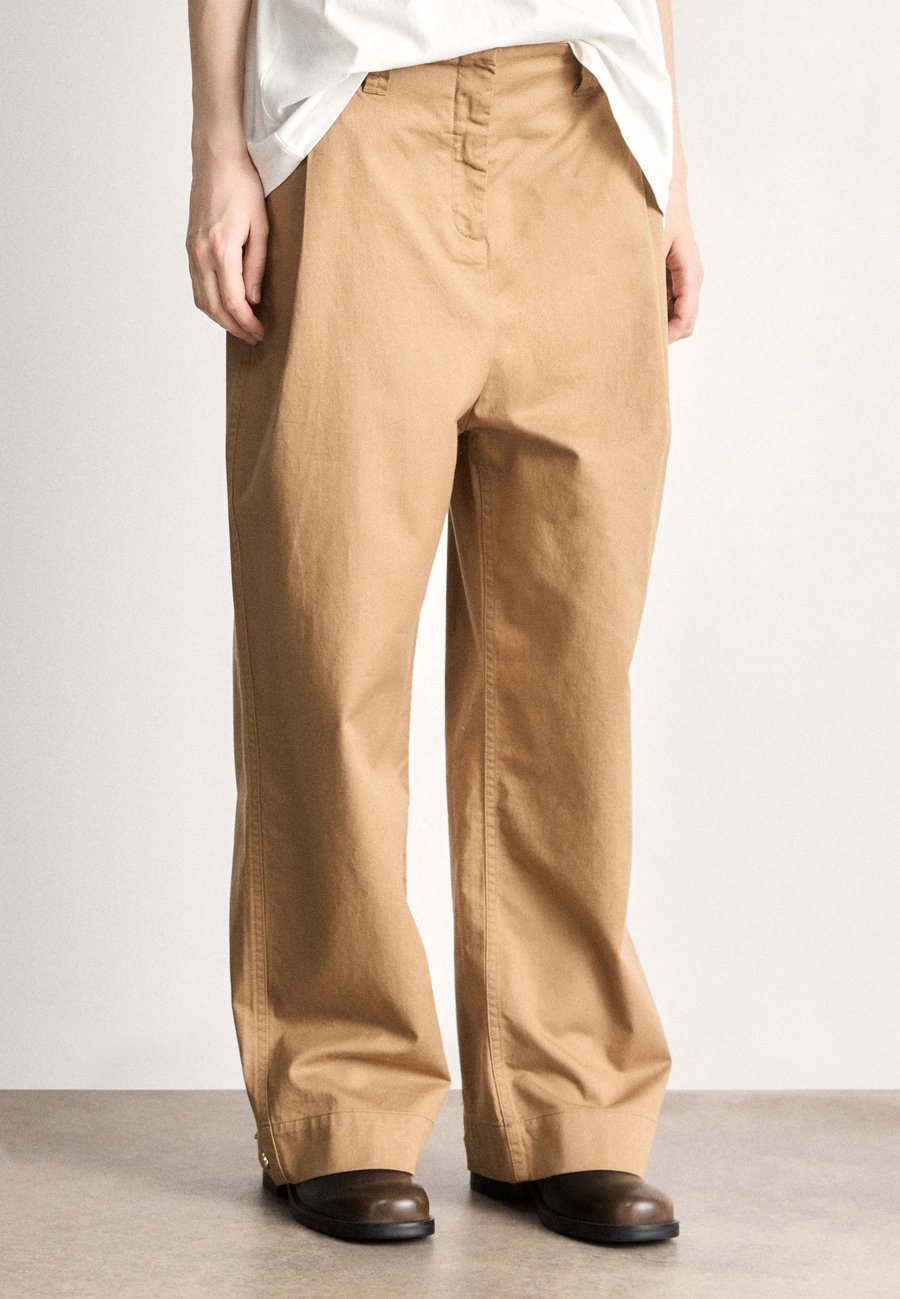 Брюки Barbour ALARA TROUSERS, Sand/Ochre
Брюки Barbour ALARA TROUSERS, Sand/Ochre